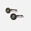 Boucles d'oreilles argentées avec perle blanche