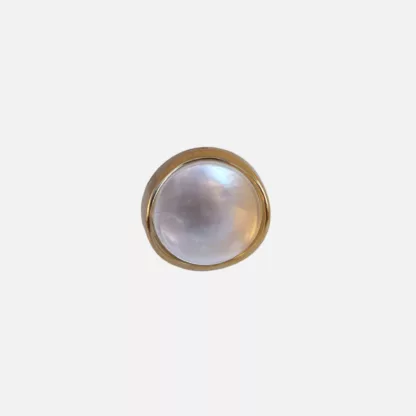 bague contemporaine effet nacré