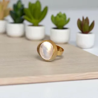 bague contemporaine effet nacré