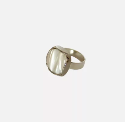 bague carré effet nacré