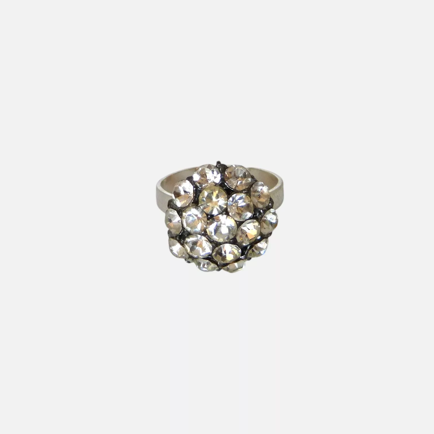 bague arrondie avec strass