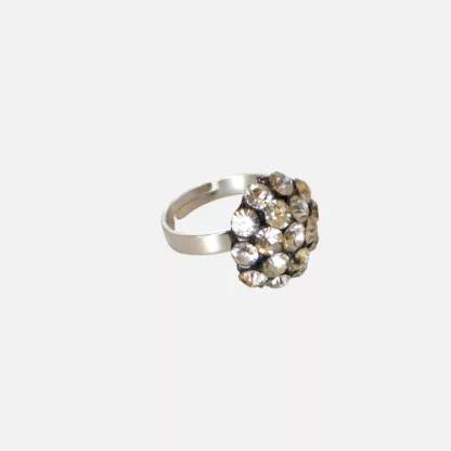 bague arrondie avec strass
