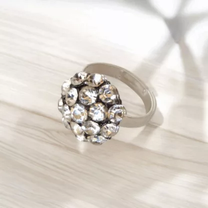 bague arrondie avec strass