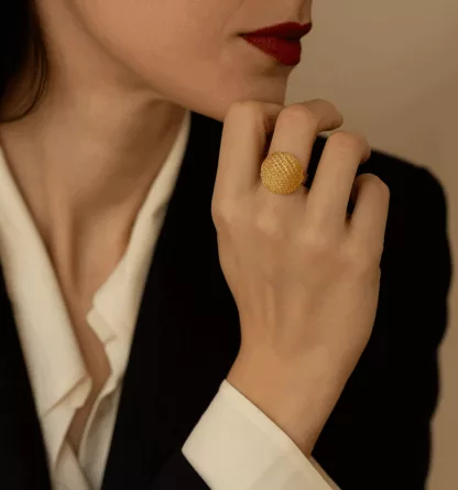 bague bouton dorée
