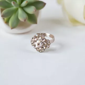 bague en losange avec des strass