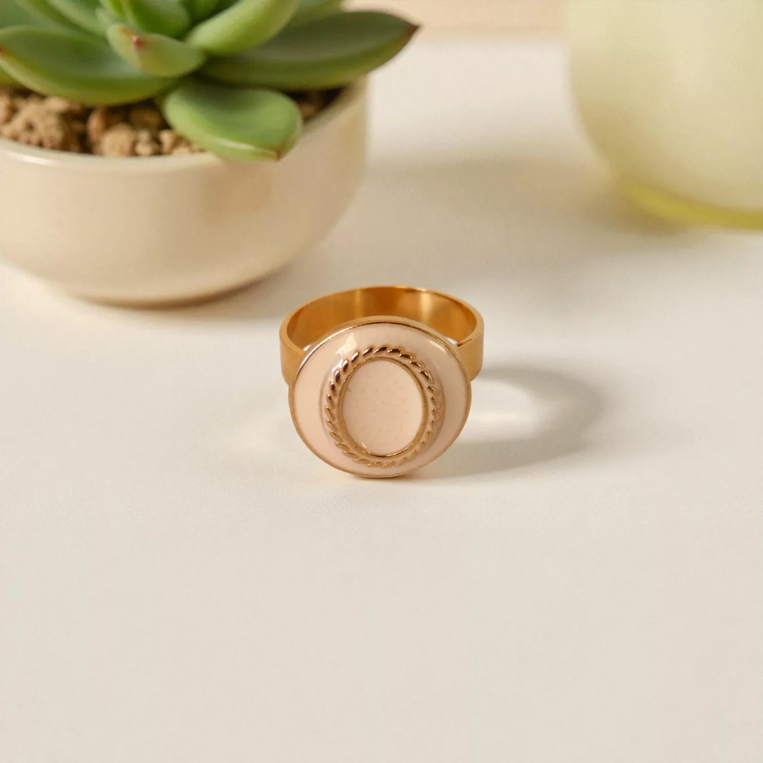 bague crème et dorée