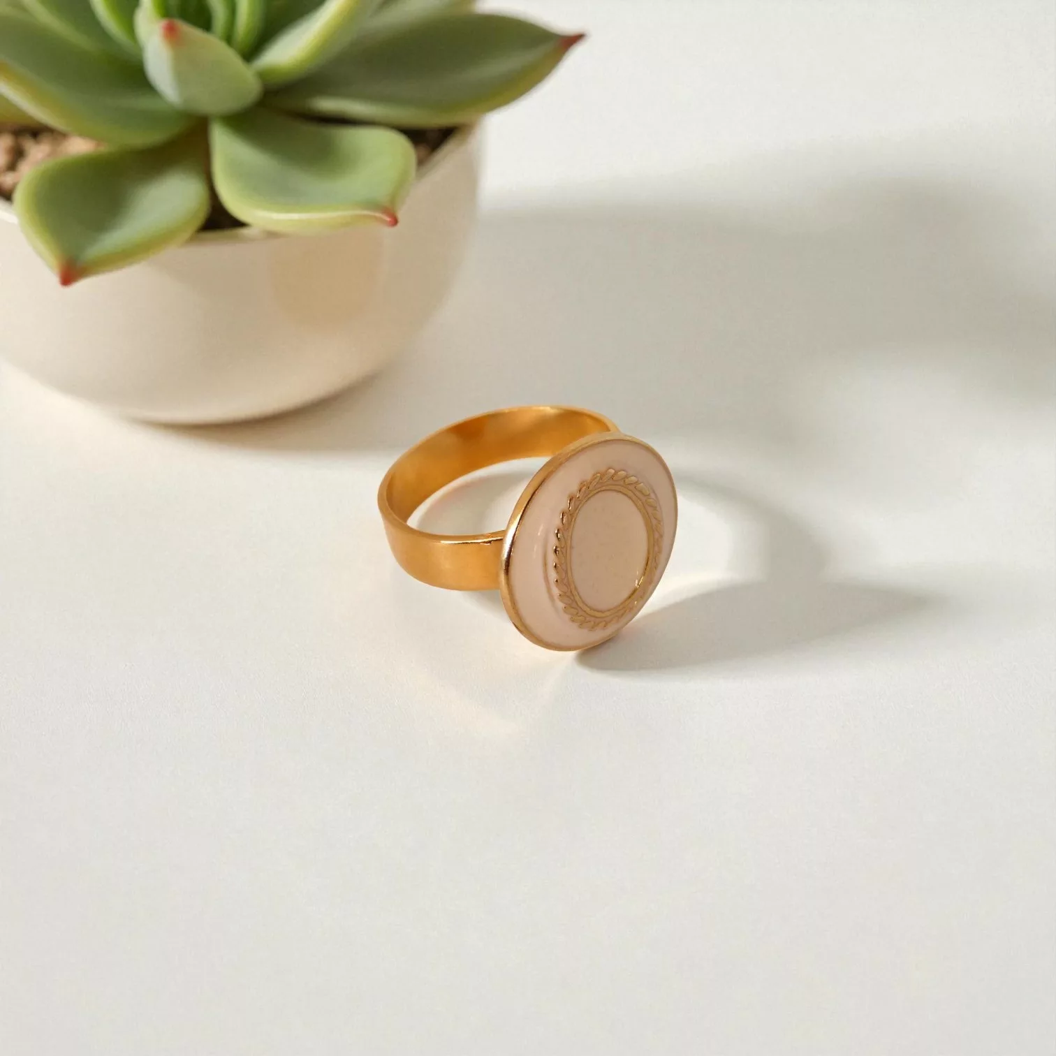 bague crème et dorée