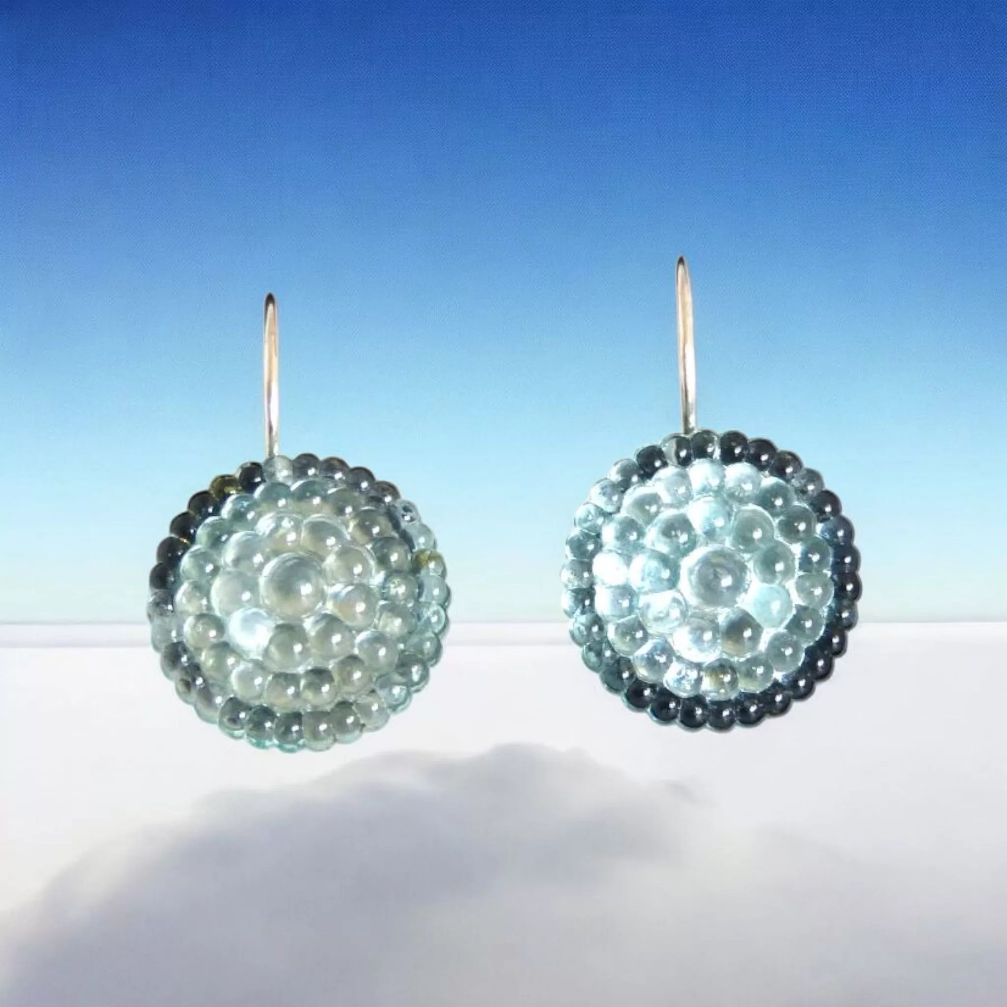boucles d'oreilles translucides