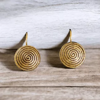 boucles d'oreilles dorées en spirale