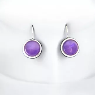 boucles d'oreilles violettes