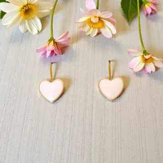 boucles d'oreilles coeurs blancs