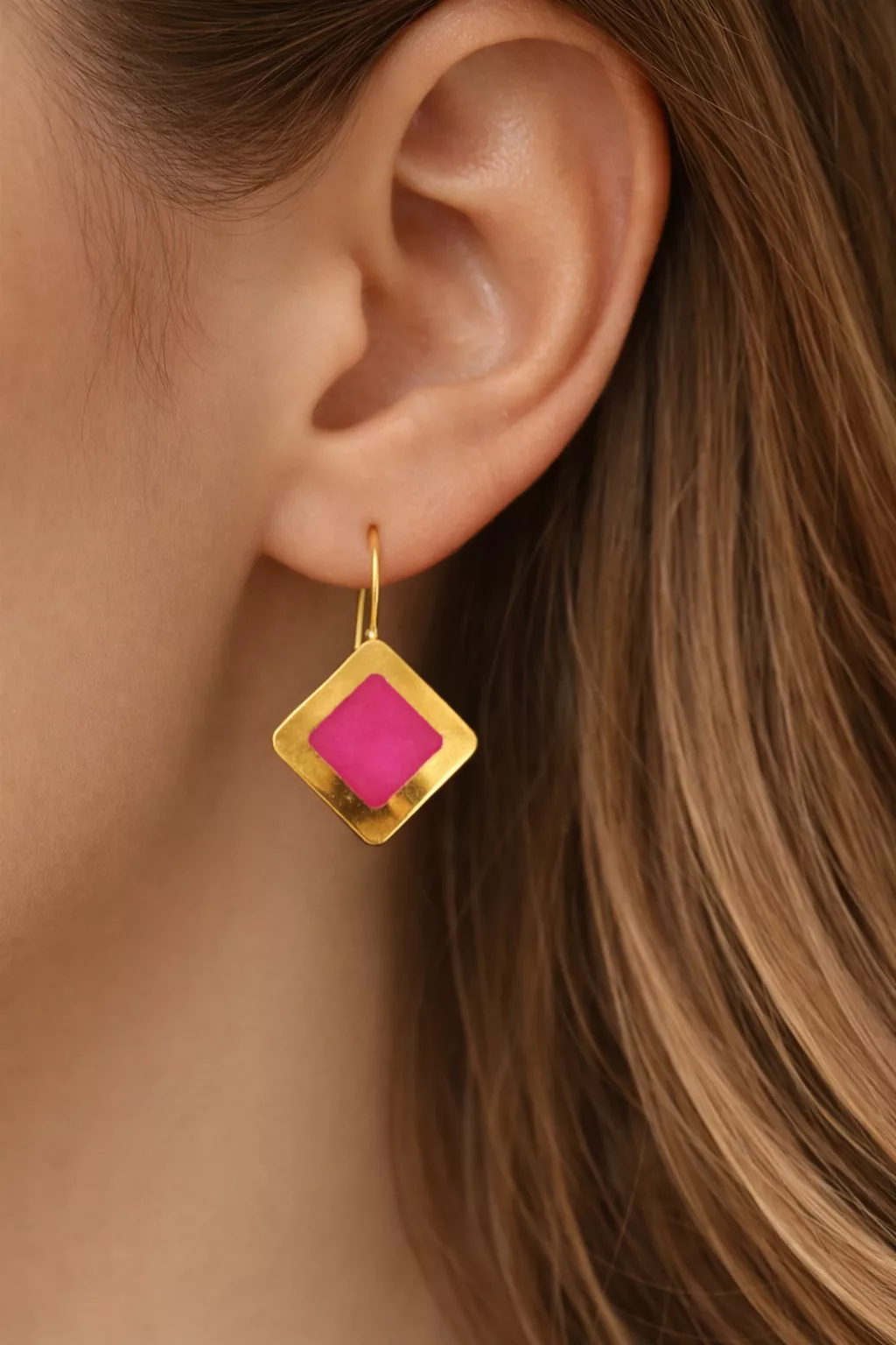 boucles d'oreilles carrées roses et dorées