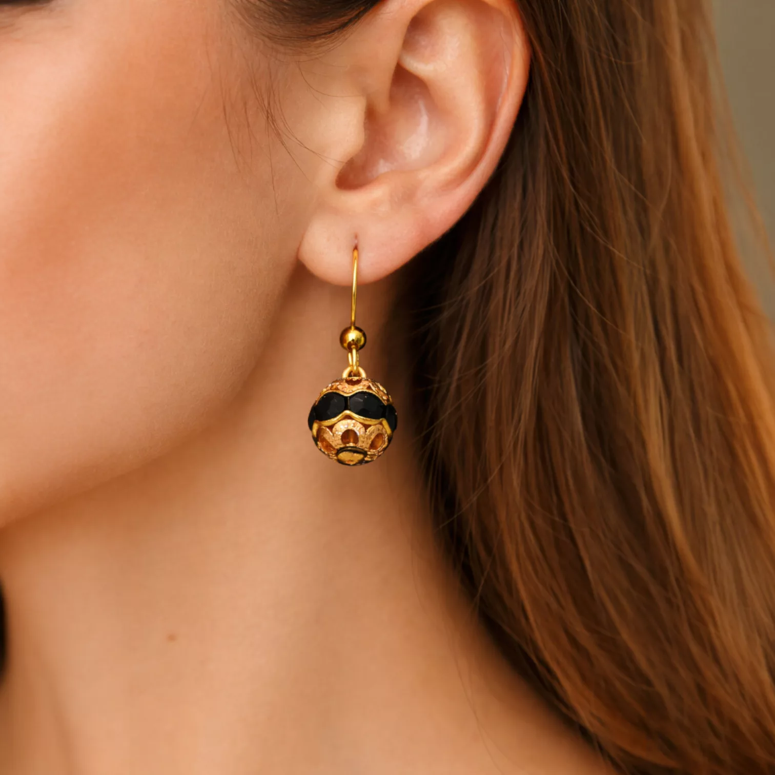 Boucles d'oreilles rétros noires et dorées