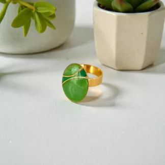 bague verte et dorée
