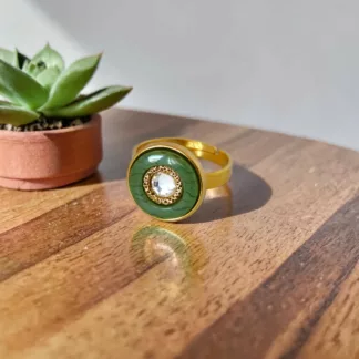 Bague verte avec strass Alma Verde en ancien bouton doré