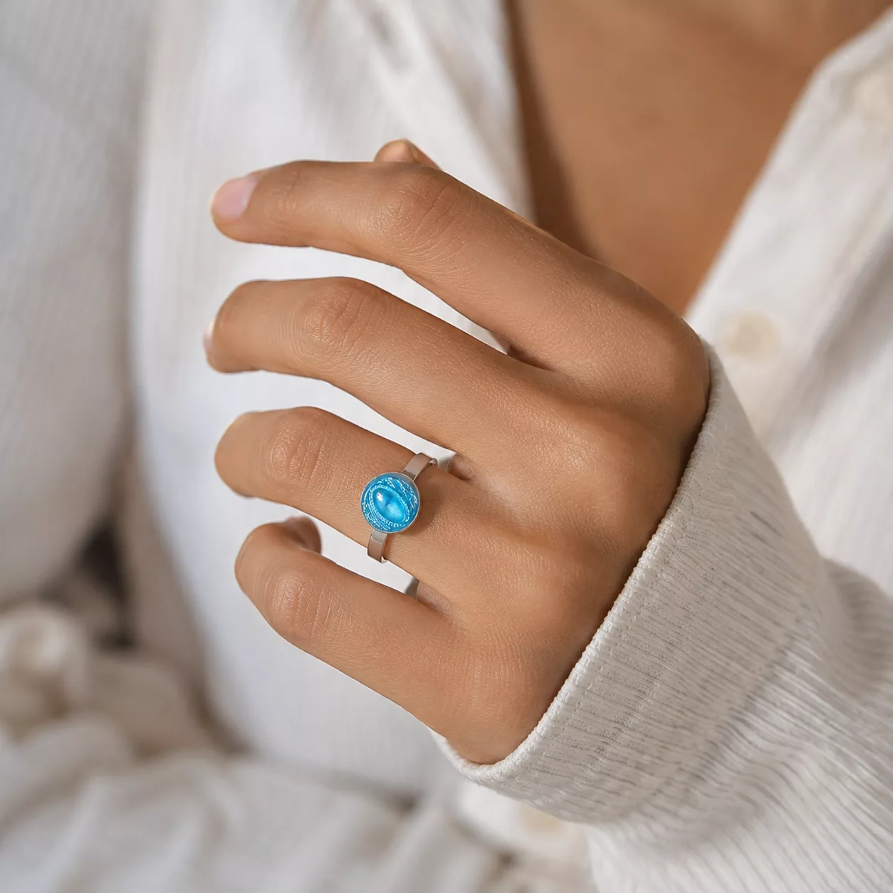 bague bleue en verre