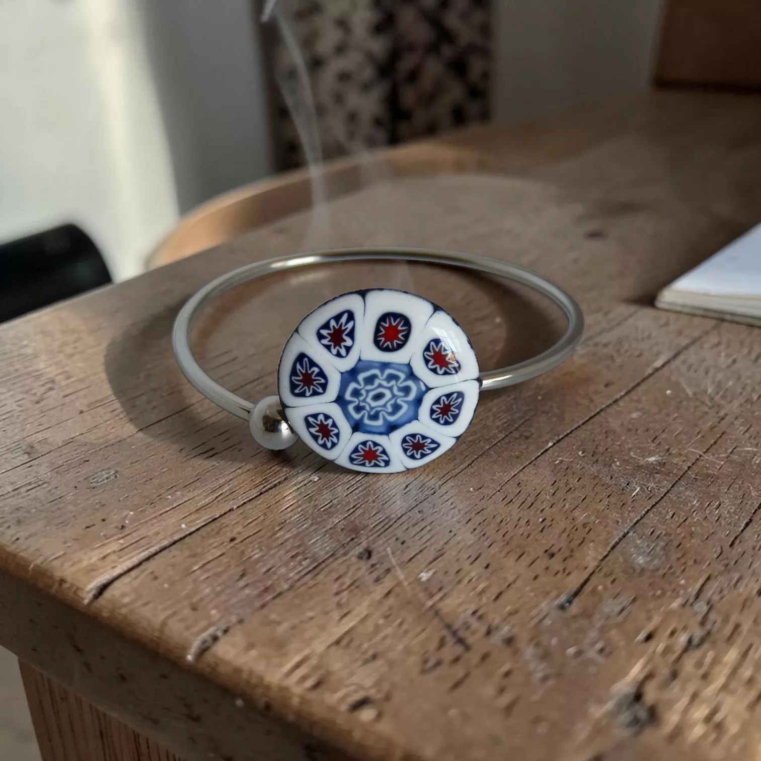 Bracelet Murano multicolore Mosaïque créé à partir d'un ancien bouton vue de face