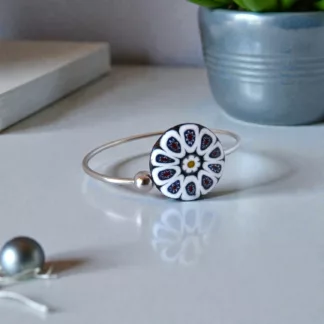 Bracelet rosace Murano créé à partir d'un ancien bouton en verre multicolore