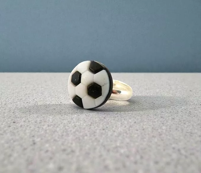 bague enfant en forme de ballon de foot