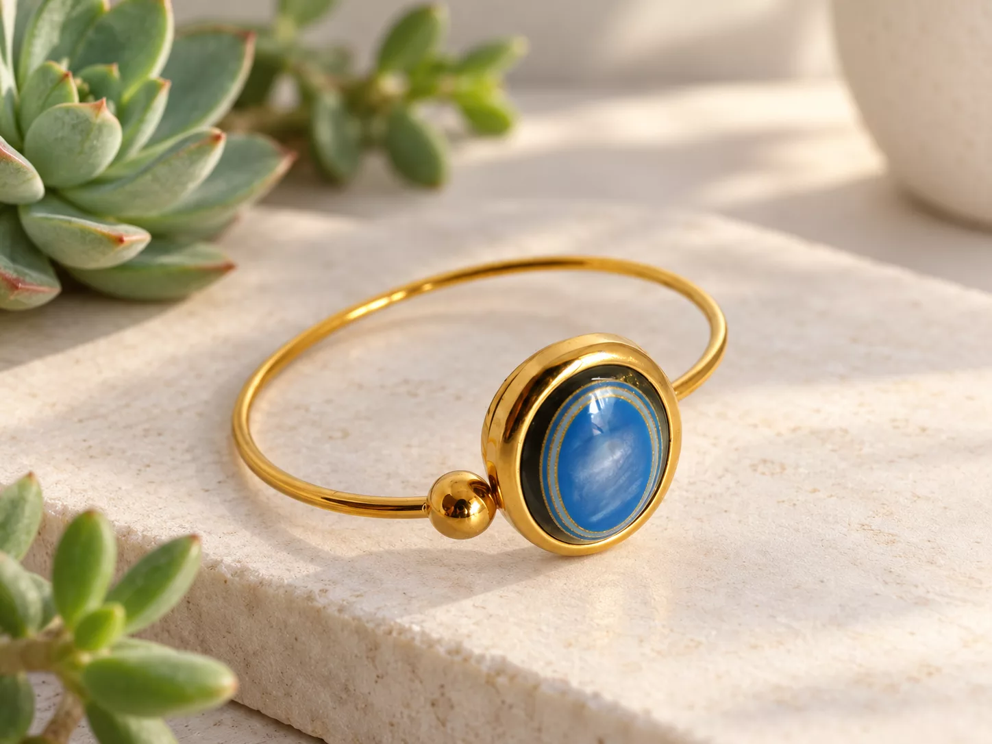 Bracelet bleu et doré Olympia créé à partir d'un ancien bouton