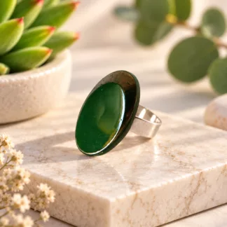 Bague longue verte Sylve en bouton ancien en verre