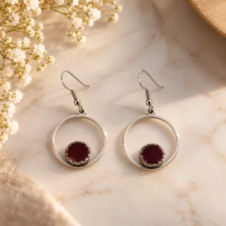 Boucles d'oreilles cercle bordeaux Cercle Pourpre en anciens boutons