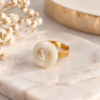 Bague ivoire et dorée Valentine réalisée avec un ancien bouton haute couture
