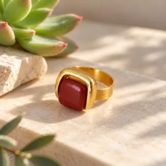 Bague marron et dorée Gina créée à partir d’un ancien bouton