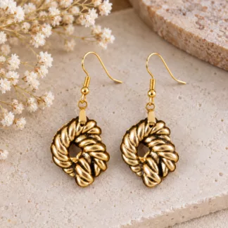 Boucles d’oreilles dorées torsadées Orphée en anciens boutons